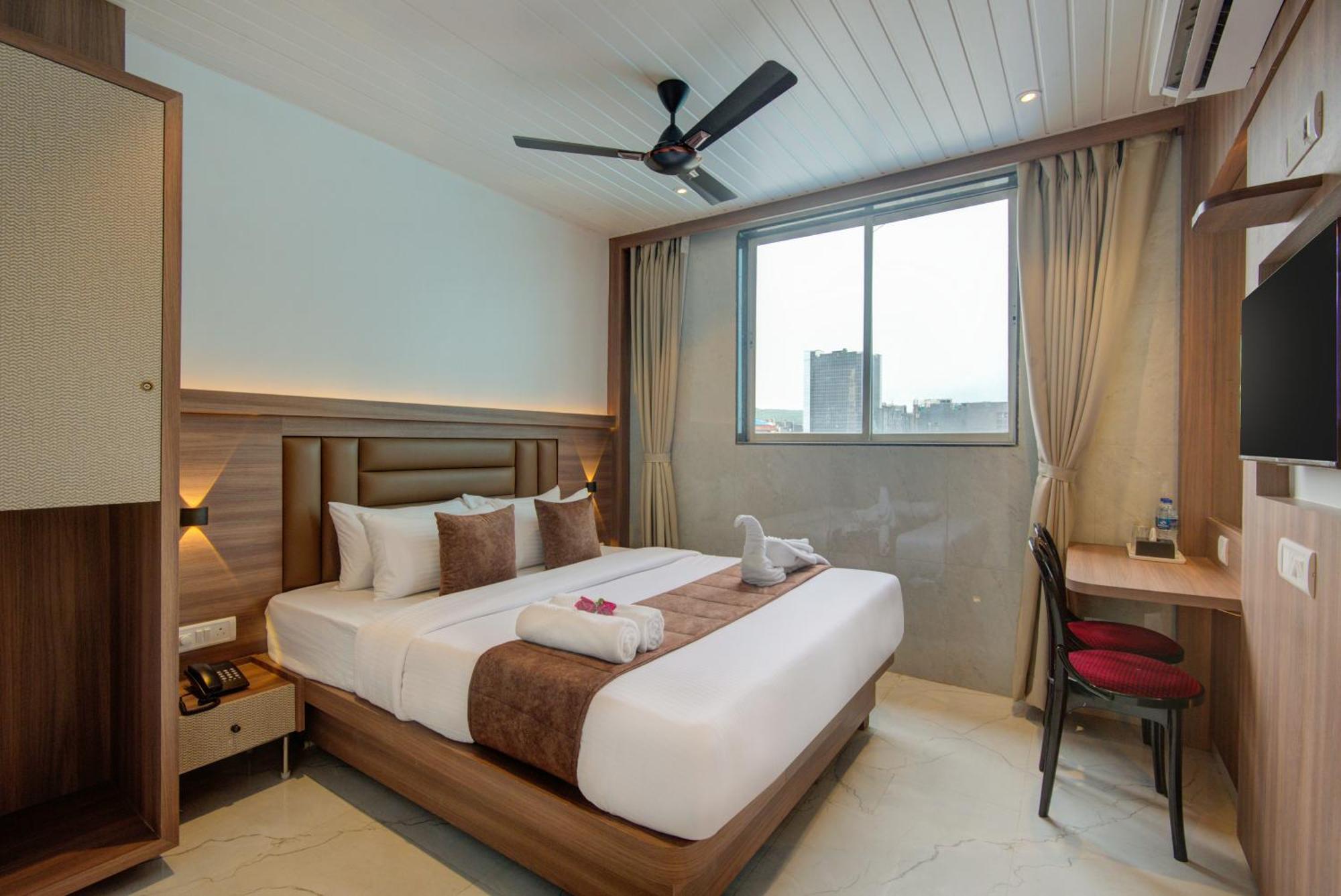 Hotel Galaxy Inn Navi Mumbai Esterno foto