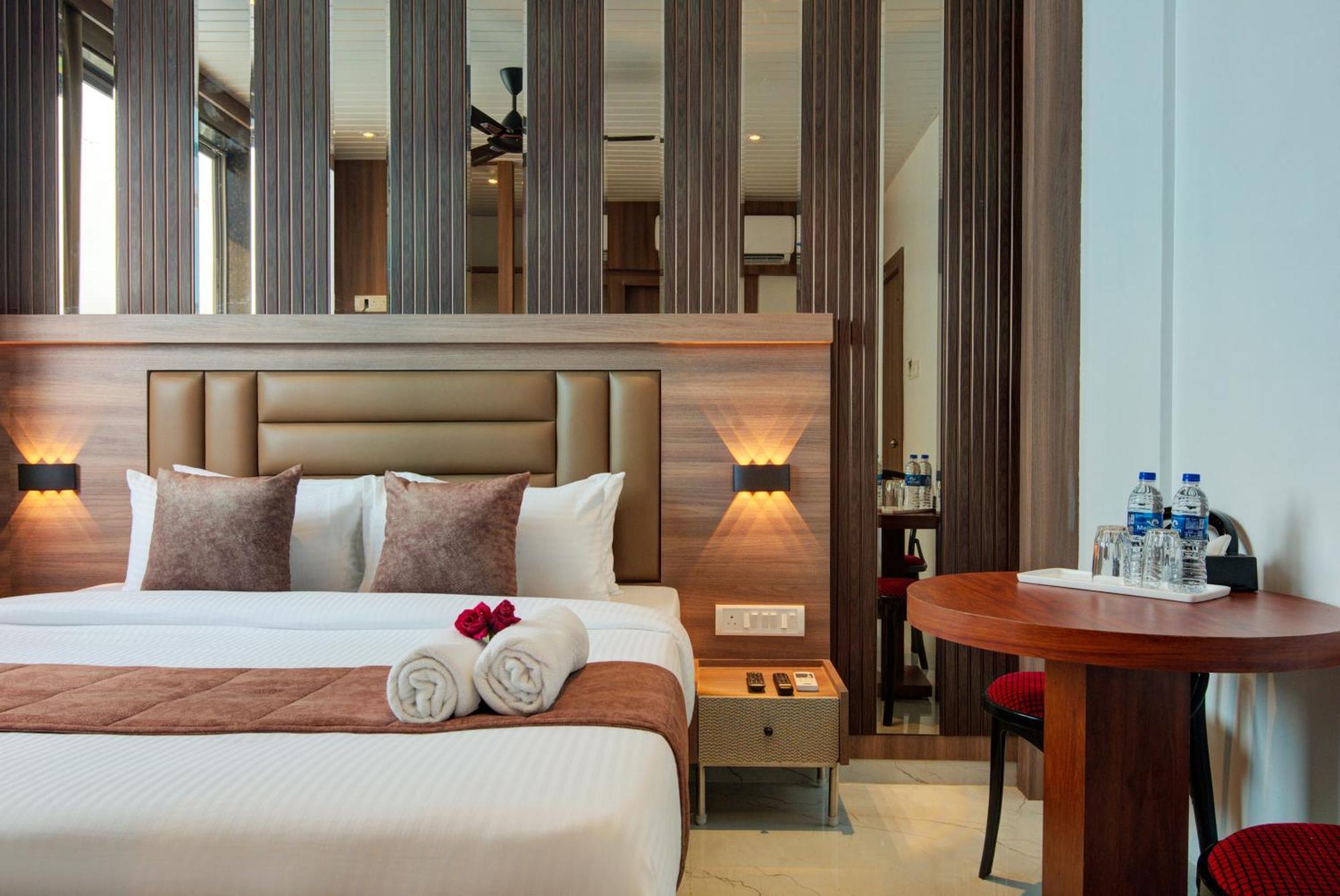 Hotel Galaxy Inn Navi Mumbai Esterno foto