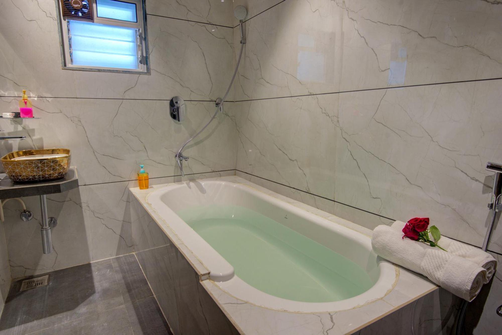 Hotel Galaxy Inn Navi Mumbai Esterno foto